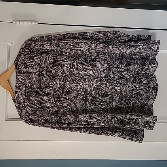 Roz & Ali print blouse. - Picture 2 of 6